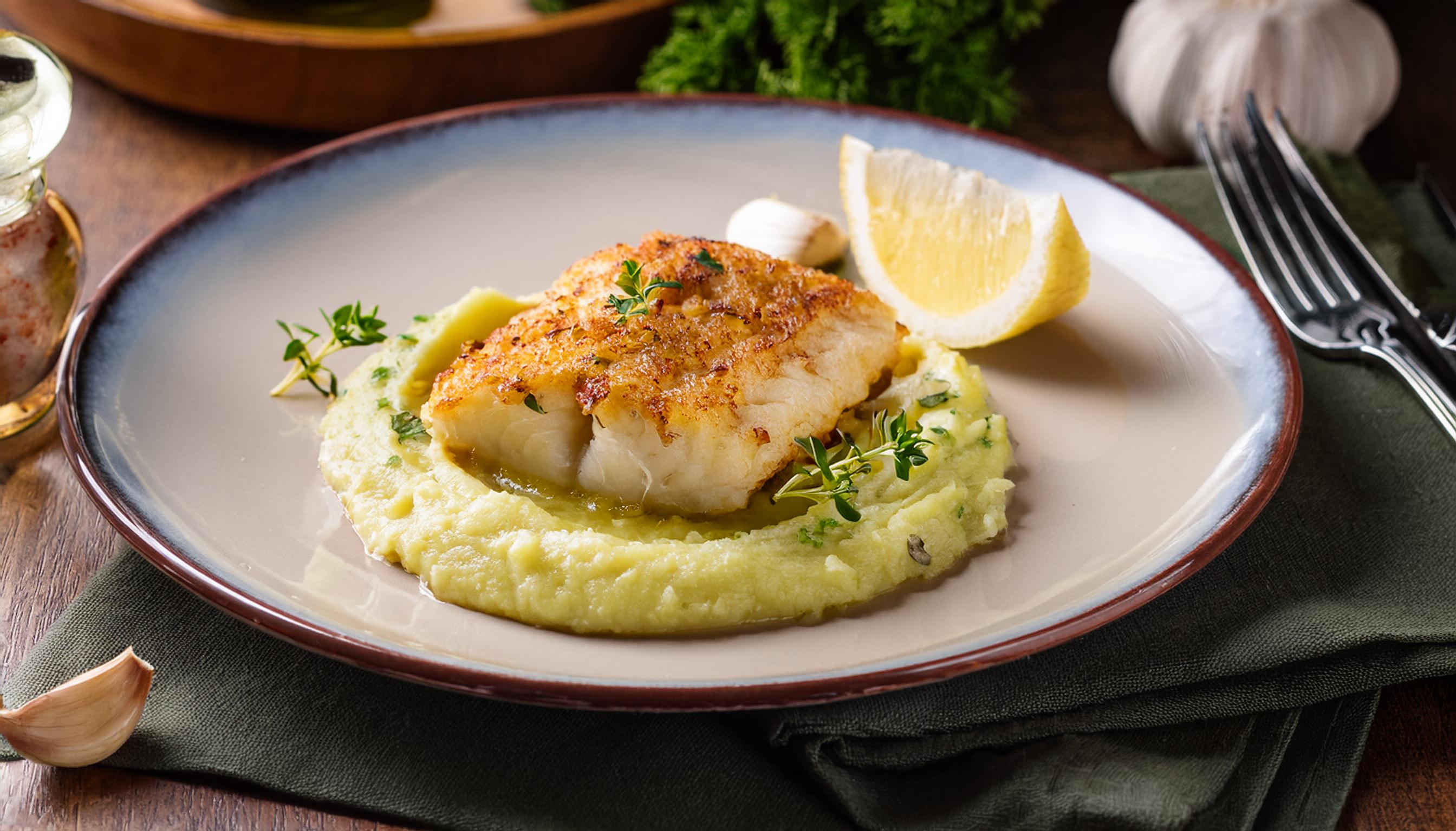 Gebratener Stockfisch mit Knoblauchpüree